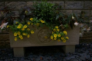 Tudor Rose Stone Trough (TR6)